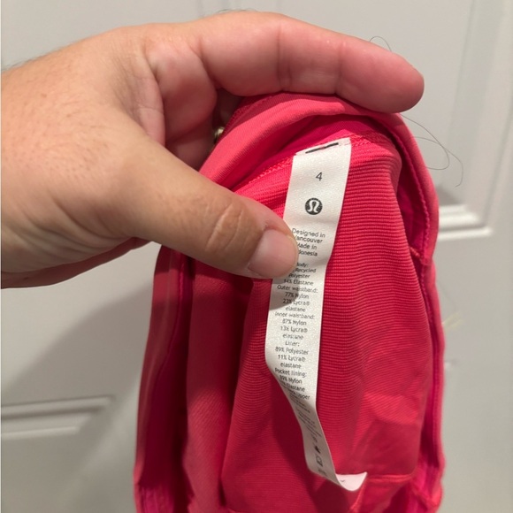 Lululemon Speed Up Low-Rise Lined Short 2.5"
Lip Gloss - Picture 6 of 7